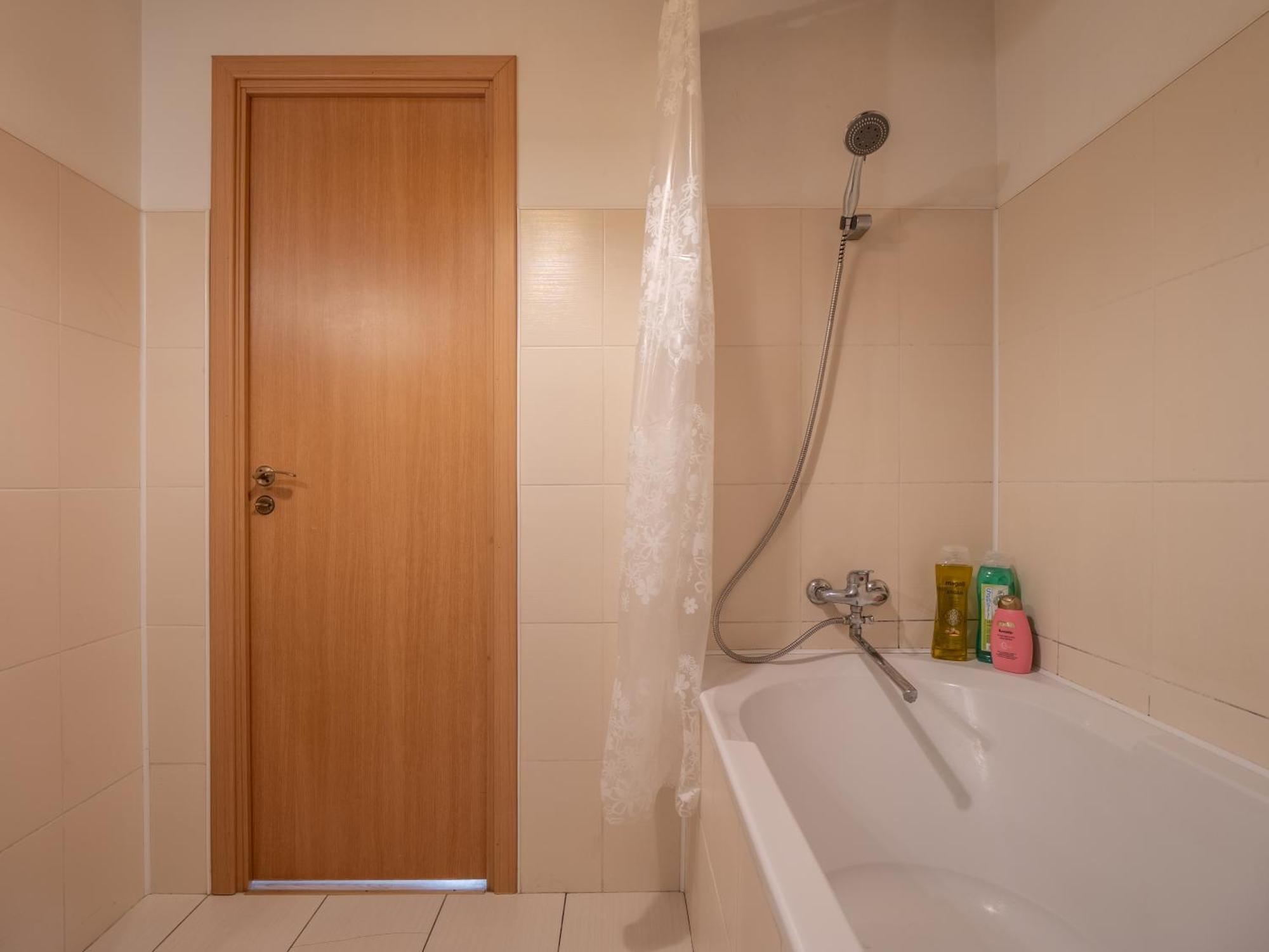 Old Loft, 2br, 7 Guests * Riga