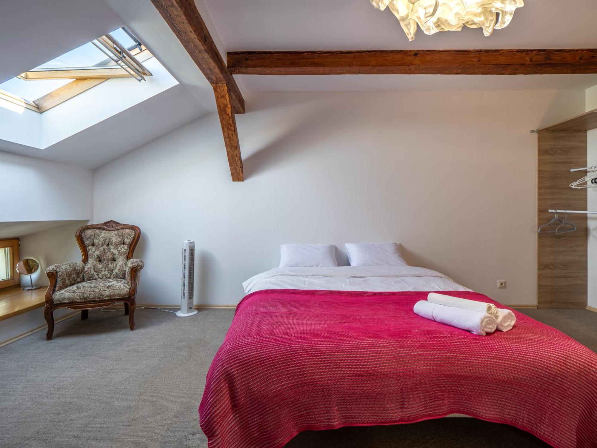 Lägenhet Old Loft, 2br, 7 Guests Riga