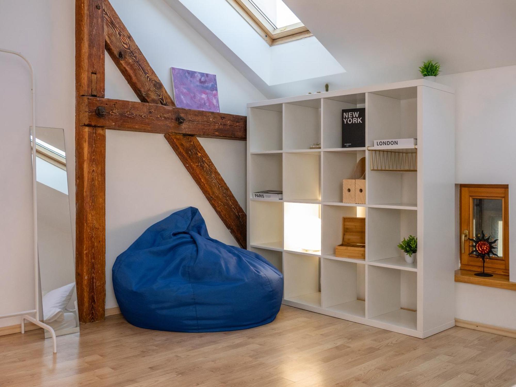 Old Loft, 2br, 7 Guests