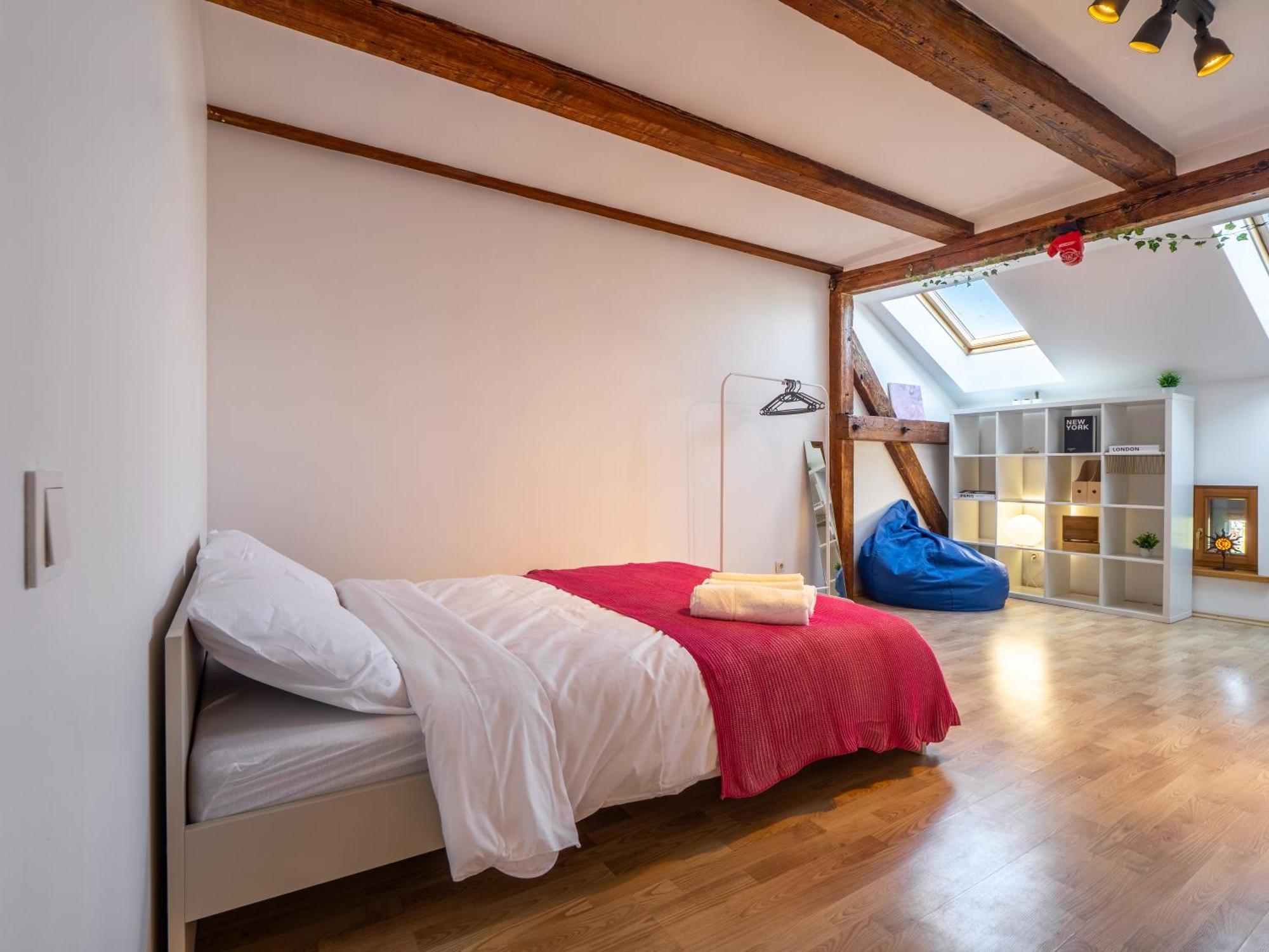 Old Loft, 2br, 7 Guests Lägenhet Riga
